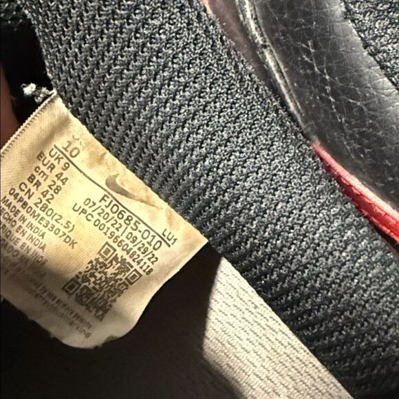 Nike Black and Red Athletic Shoes - Picture 6 of 6